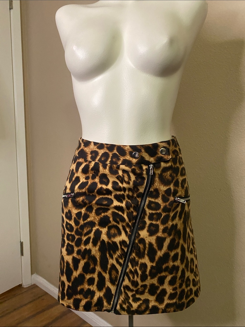 Mind Code Leopard Print zipper detail rocker soft knit skirt S